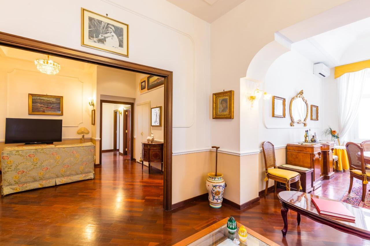 Grand Classic At San Martino By Napoliapartments Appartamento