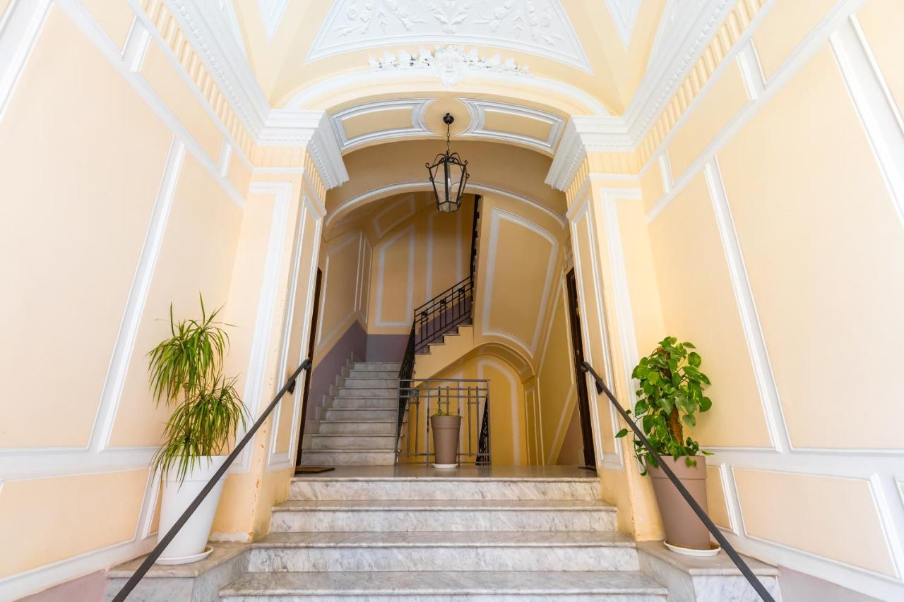 Appartamento Grand Classic At San Martino By Napoliapartments