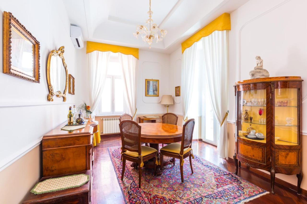 Appartamento Grand Classic At San Martino By Napoliapartments *